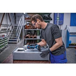 BOSCH Akumulátorový prestrihovač GNA 18V-16 E (24)